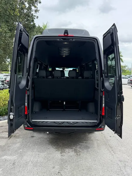 Rear doors and luggage space
